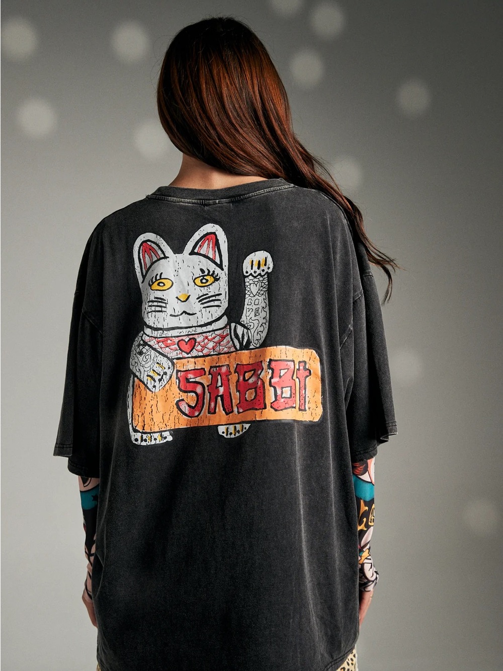SABBI • THE VERY OVERSIZED CHAMPAGNE TATTOO TEE - Picture 3 of 7